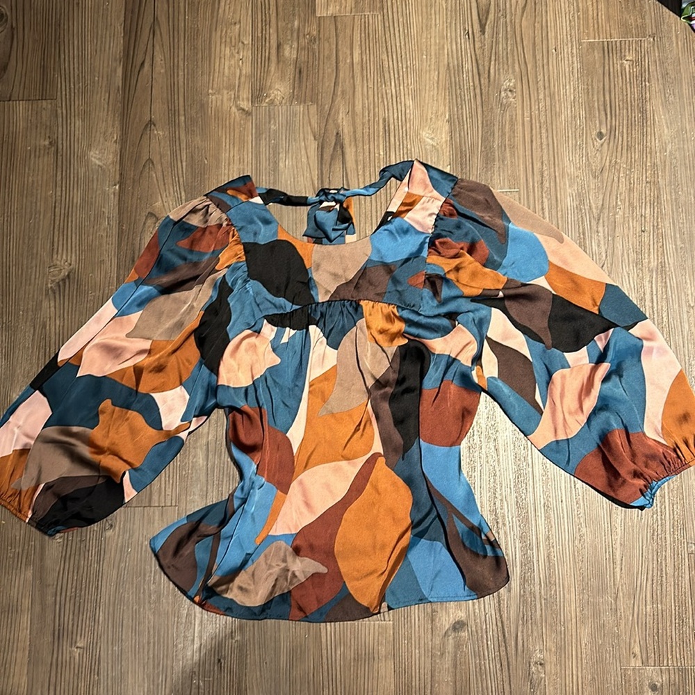 Multicolored balloon sleeve silky tie back blouse